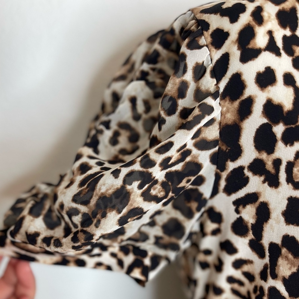 Adele & May Animal Print Short Sleeve Rushing Top Size Medium - Picture 8 of 11